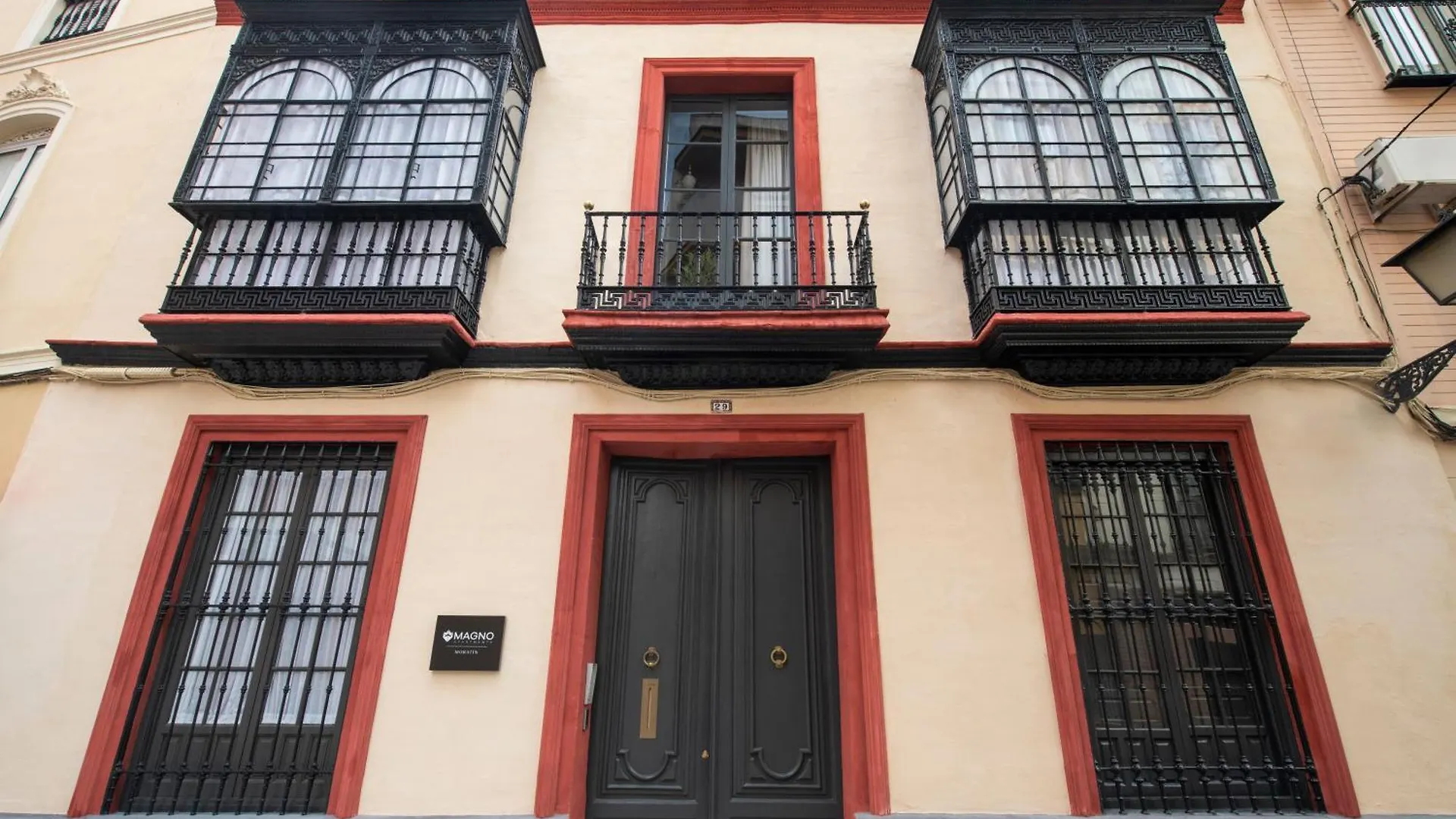 Magno Apartments Casa Palacio Moratin إشبيلية 0*,  إسبانيا